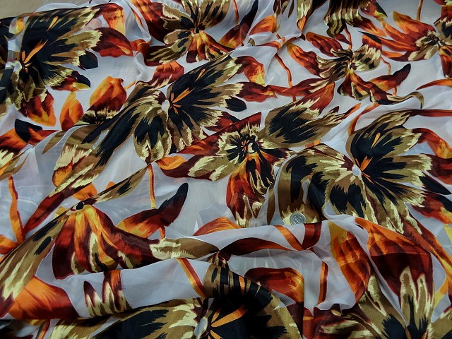 Mousseline viscose soie fleurs ocre et safran 1