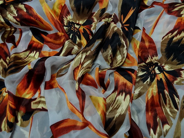 Mousseline viscose soie fleurs ocre et safran 4