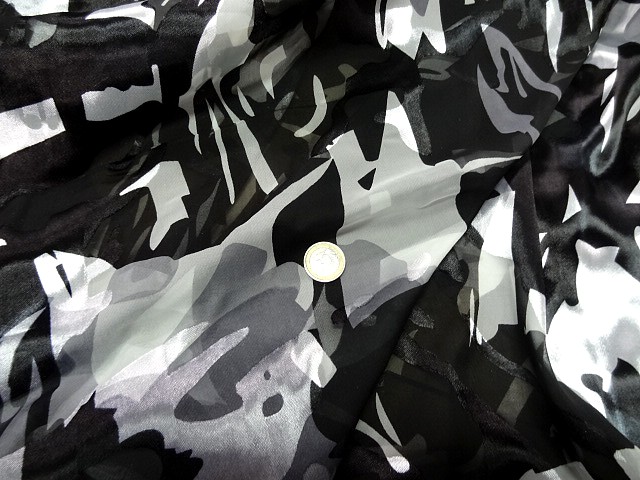 Mousseline viscose soie motif abstrait noir et blanc 1 