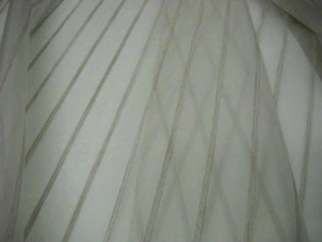 Organza blanc brode raye fil lin 1