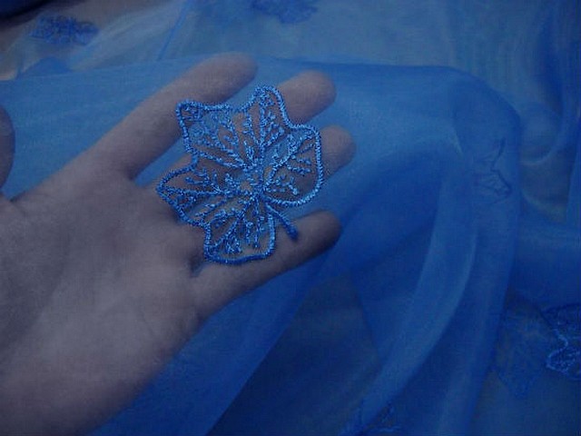 Organza bleu electrique surbrode feuillage 1