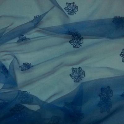 Organza bleu electrique surbrode feuillage 2 