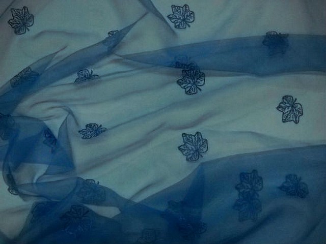 Organza bleu electrique surbrode feuillage 2