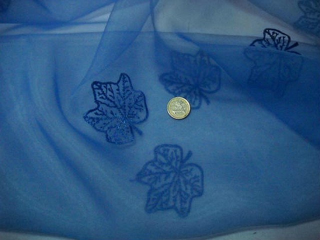 Organza bleu electrique surbrode feuillage 3
