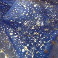 Organza bleu nuit étoiles scintillantes or et gris métal