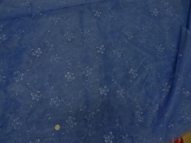 Organza bleu sur brode ton sur ton 1