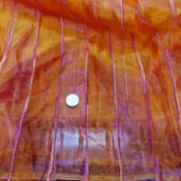 Organza brode bandes orangees reflets fushia 3 