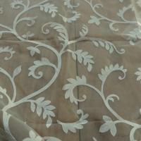 Organza de soie blanc casse brode de volutes 2 
