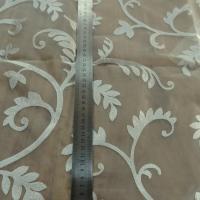 Organza de soie blanc casse brode de volutes 3 