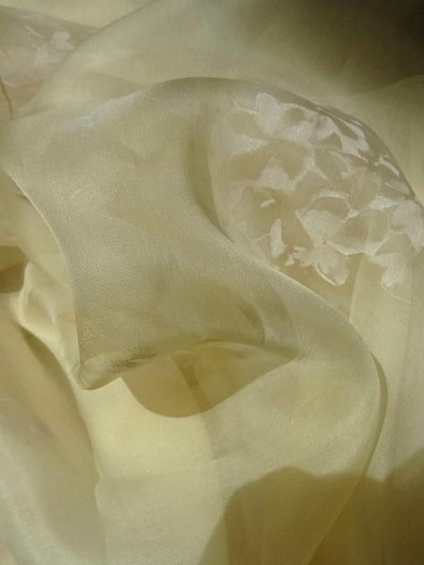 Organza de soie vanille fleurs blanches 2 