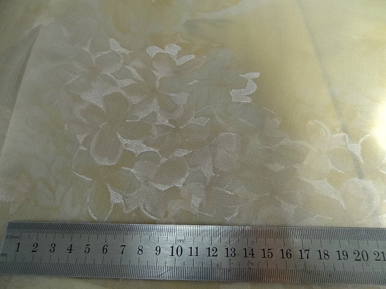 Organza de soie vanille fleurs blanches 5