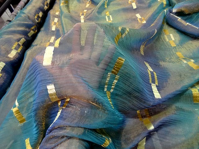 Organza degrade de bleus et chainette doree 4