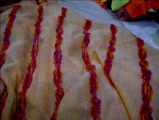 Organza froisse permanent saumon avec galon 2