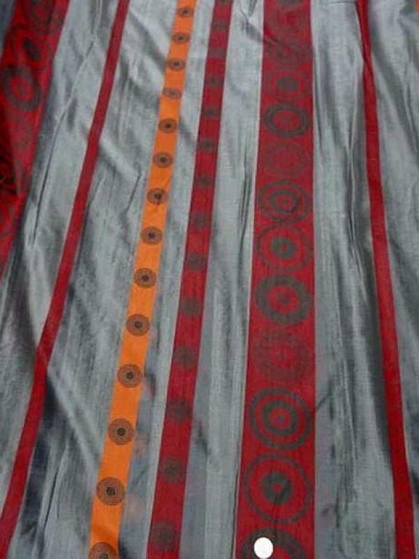 Organza gris motif frises rouge et orange 3 