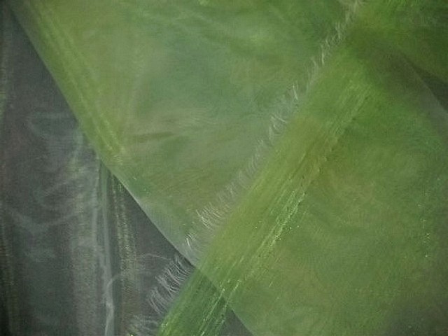 Organza jaune anise reflets blancs 2