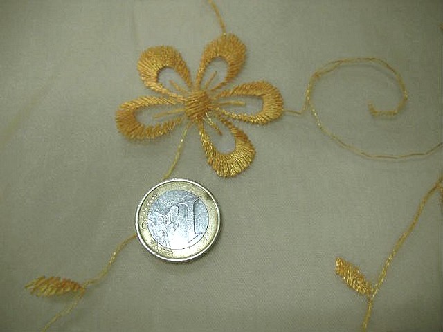 Organza jaune d or fleurs brodees 1