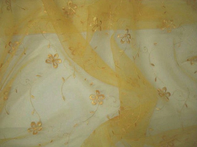 Organza jaune d or fleurs brodees 2
