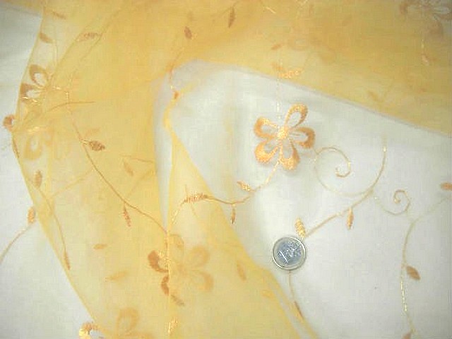 Organza jaune d or fleurs brodees 3