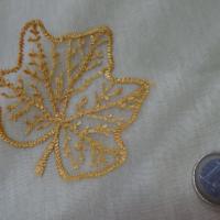 Organza jaune safran surbrode feuille2