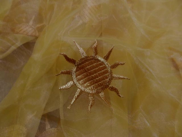 Organza jaune safran surbrode soleil 1