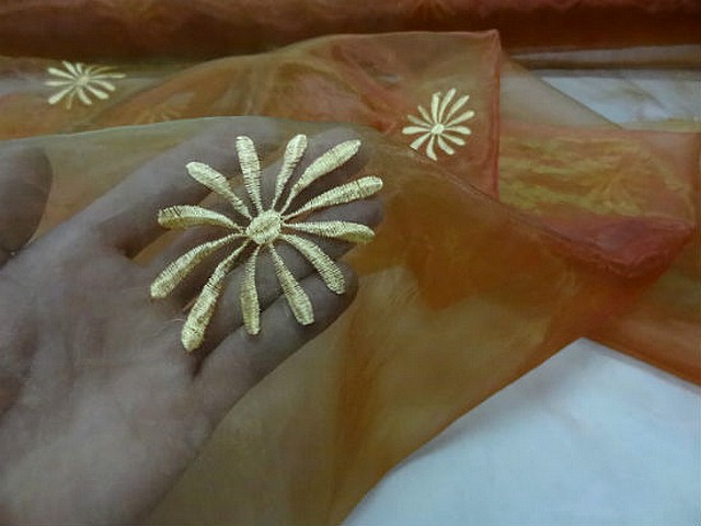 Organza jus d orange sanguine paquerette brodee or 5