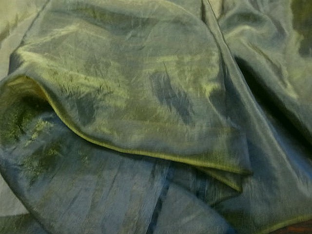 Organza kaki reflets jaunes 2