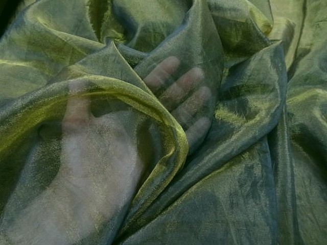 Organza kaki reflets jaunes 3