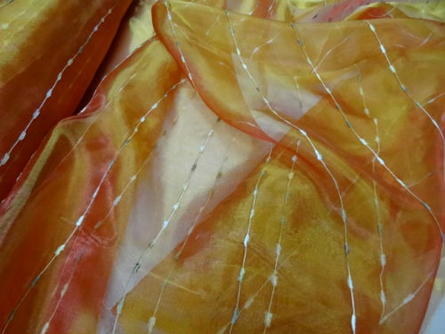 Organza mandarine rouge raye chenille