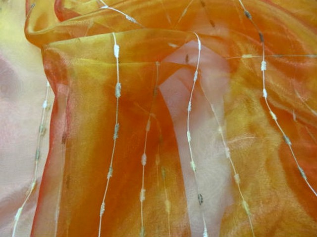Organza mandarine rouge raye chenille 1