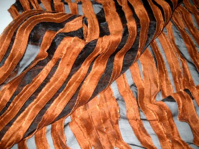 Organza noir franges caramel 2