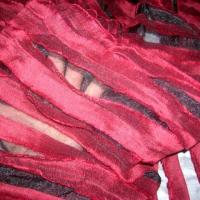 Organza noir franges lie de vin 1