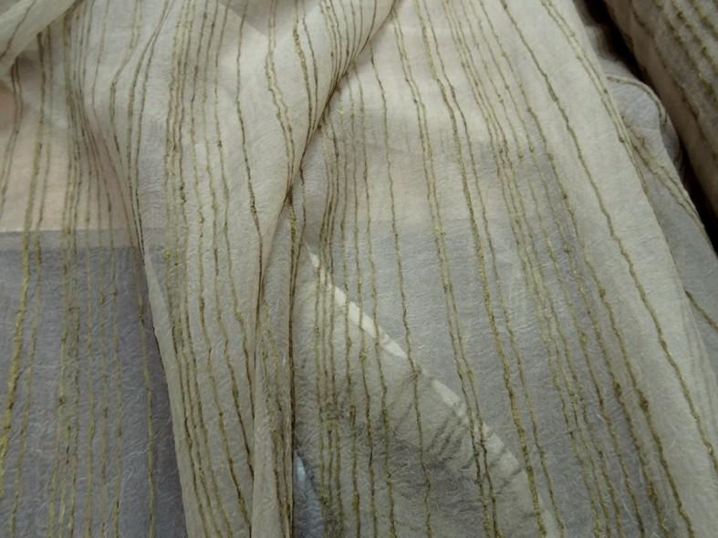 Organza plombe nacre kaki moyen chaud fines raies velours chenille 1