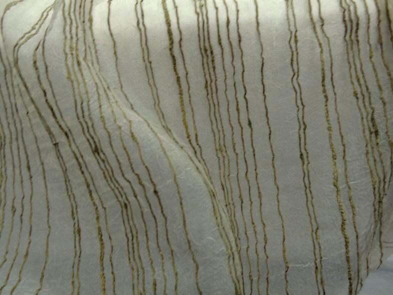Organza plombe nacre kaki moyen chaud fines raies velours chenille 2