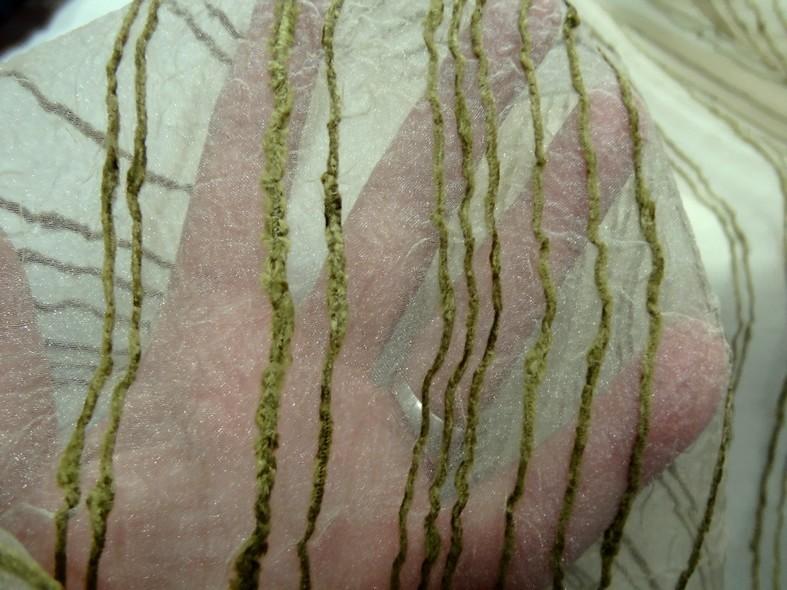 Organza plombe nacre kaki moyen chaud fines raies velours chenille 3