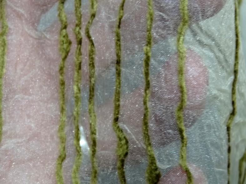 Organza plombe nacre kaki moyen chaud fines raies velours chenille 5