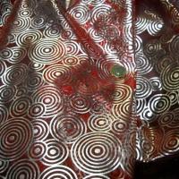 Organza rouge motifs circles metallises 2 