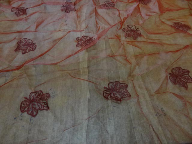Organza rouge surbrode feuille 2
