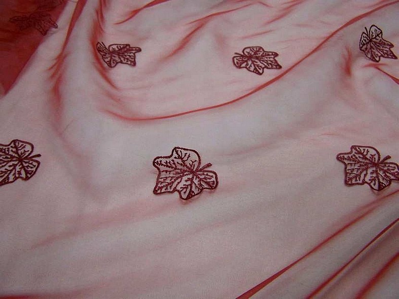 Organza rouge turc nacre brode feuillage ton sur ton 4
