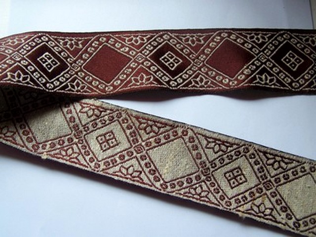 Passementerie ameublement ton marron cuivre losanges 1