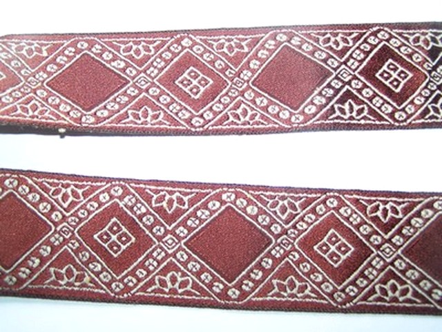 Passementerie ameublement ton marron cuivre losanges 2