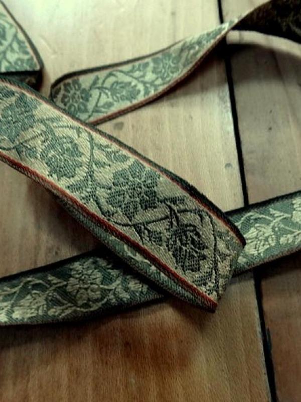 Passementerie beige et vert bronze fleurie 2 