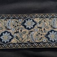 Passementerie beige noir or fleurie 1