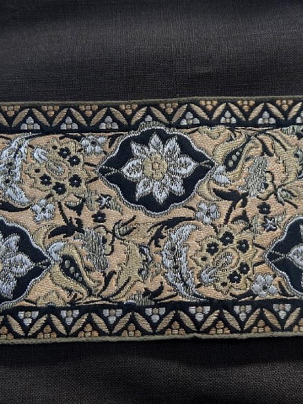 Passementerie beige noir or fleurie 1 