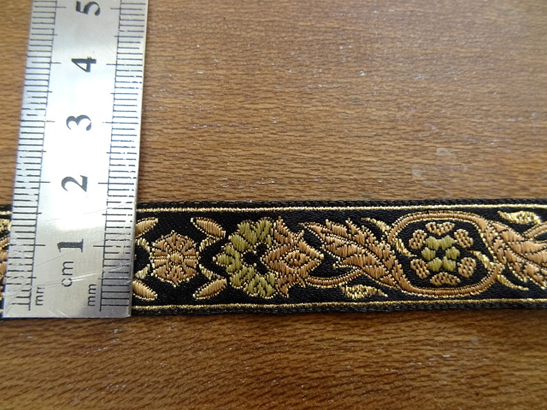 Passementerie cesar noir rose poudre et or 2