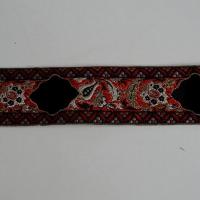 Passementerie frise cachemire or rouge noir 1 