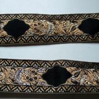 Passementerie frise de cachemire beige or noir 1