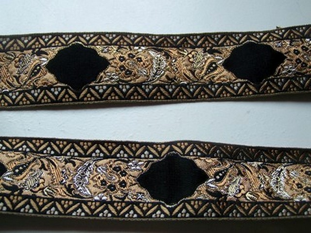 Passementerie frise de cachemire beige or noir 1