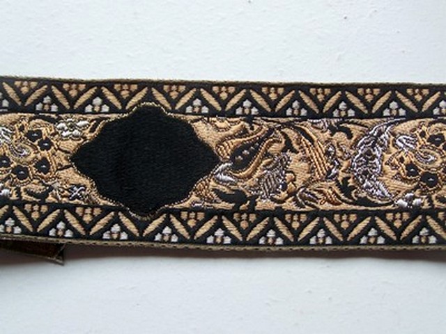 Passementerie frise de cachemire beige or noir 3