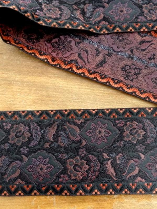 Passementerie noire et prune fleurie 1 