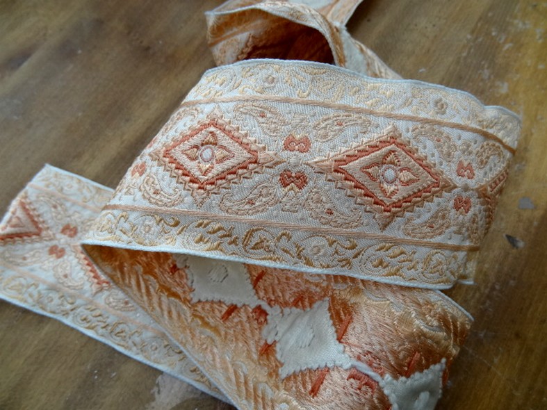 Passementerie rhombe teintes peche rose the 1
